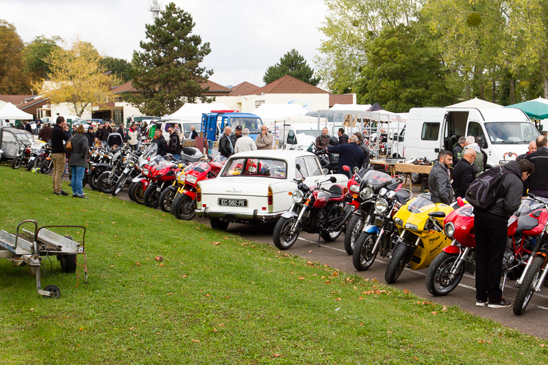 PHOTO DE LA BOURSE DE MOTOS ET AUTOS ANCIENNES, CLASSIQUES ET YOUNGTIMERS D'OCTOBRE 2016 À LONGVIC
